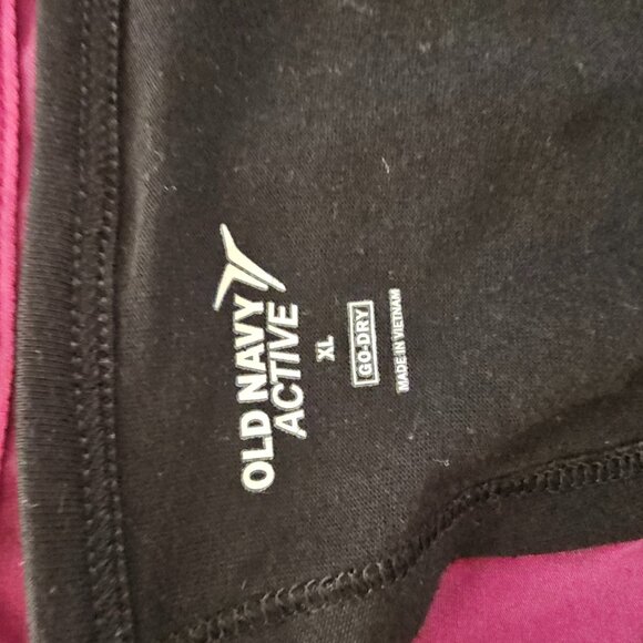 Black old navy activewear tee with open back - Picture 4 of 5